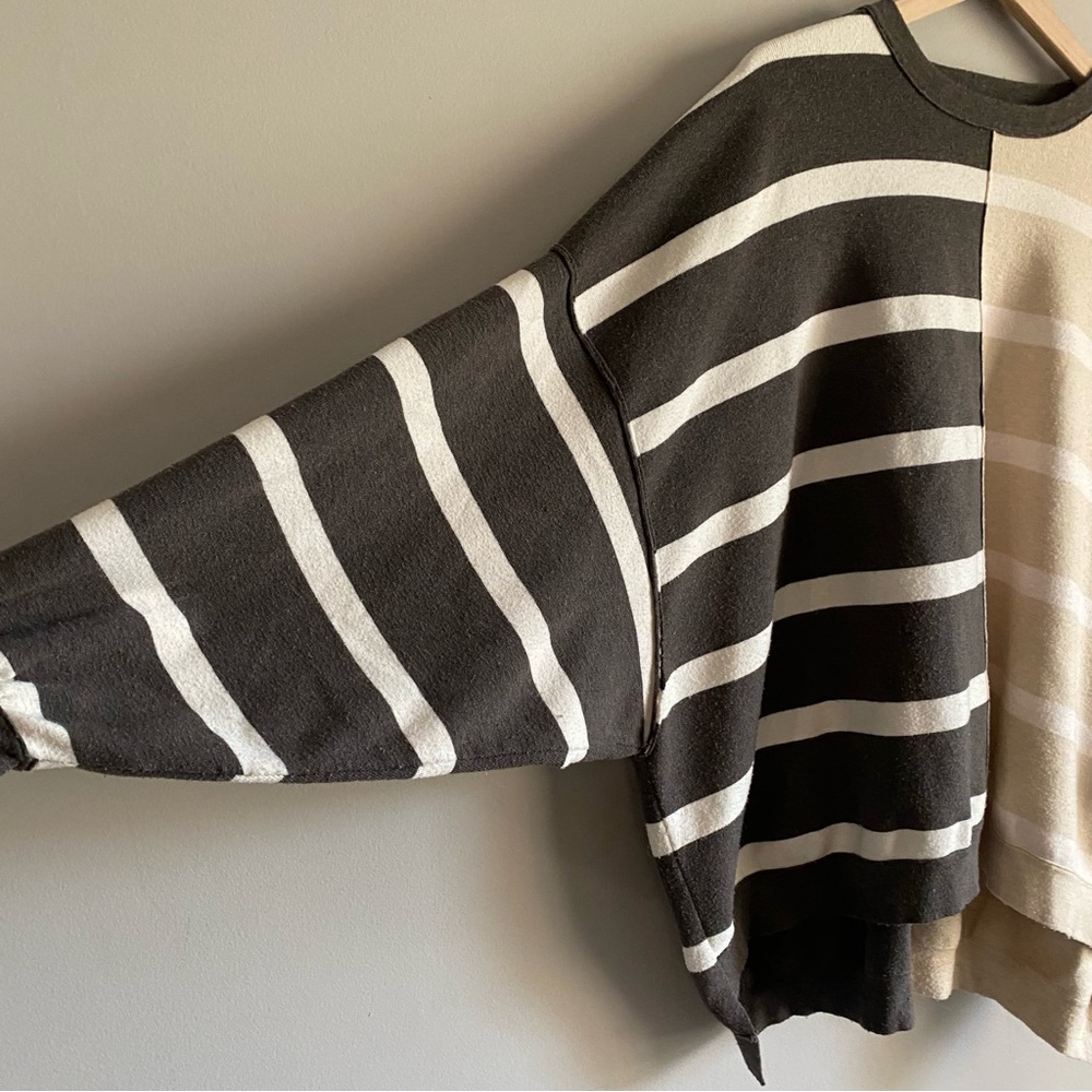 Free People Uptown Oversized Gray & Cream Striped Pullover Sweatshirt EUC Small - Picture 2 of 12